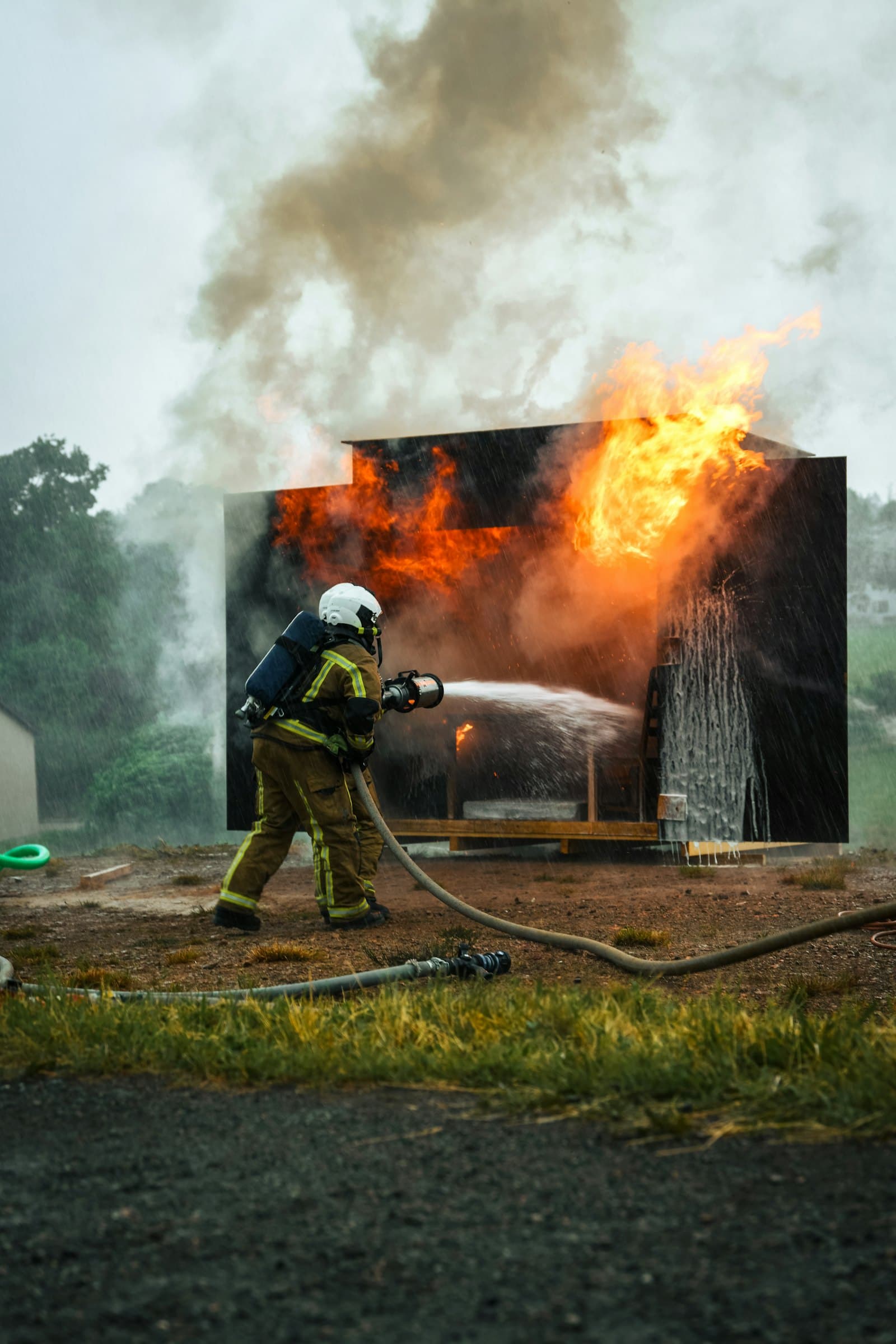 Praktische Löschübung mit dem Feuerlöscher