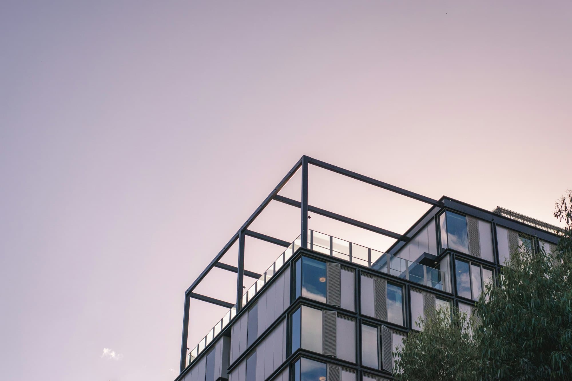 Moderne Gebäudefassade – Objekt für vorbeugenden Brandschutz