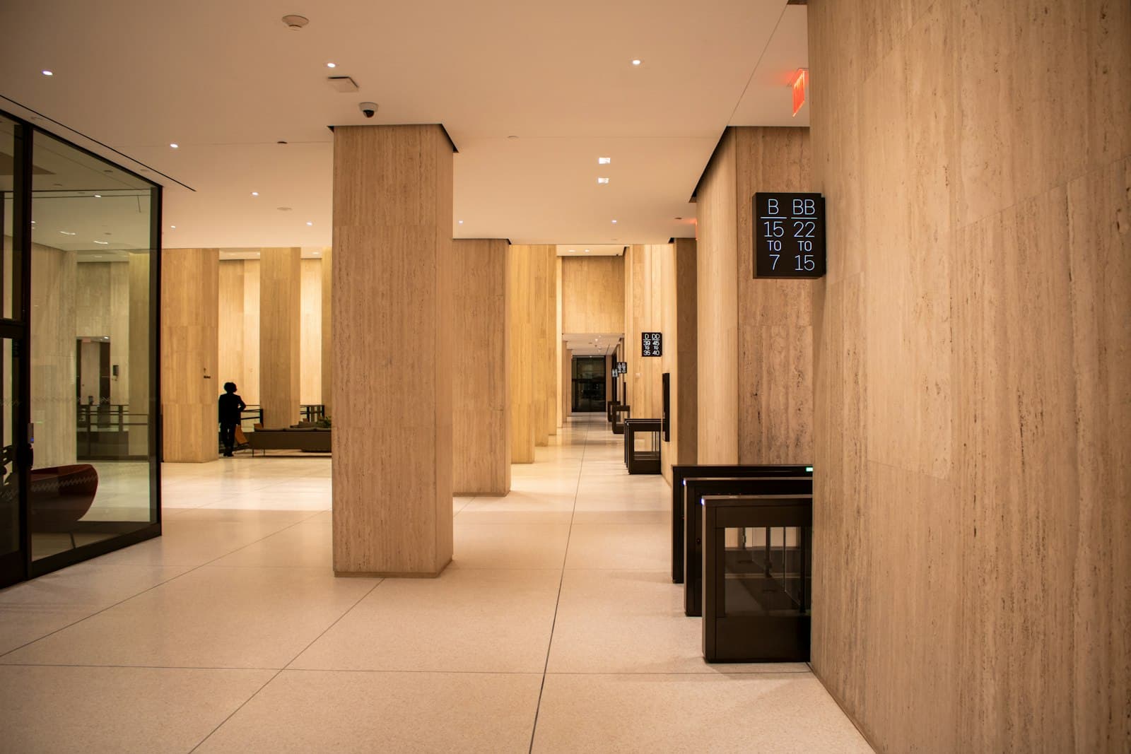 Moderne Lobby eines Bürogebäudes